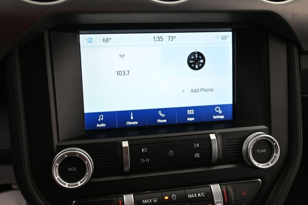 Ford Mustang Vehicle Full-screen Gallery Image 10