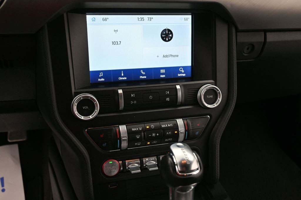 Ford Mustang Vehicle Full-screen Gallery Image 12