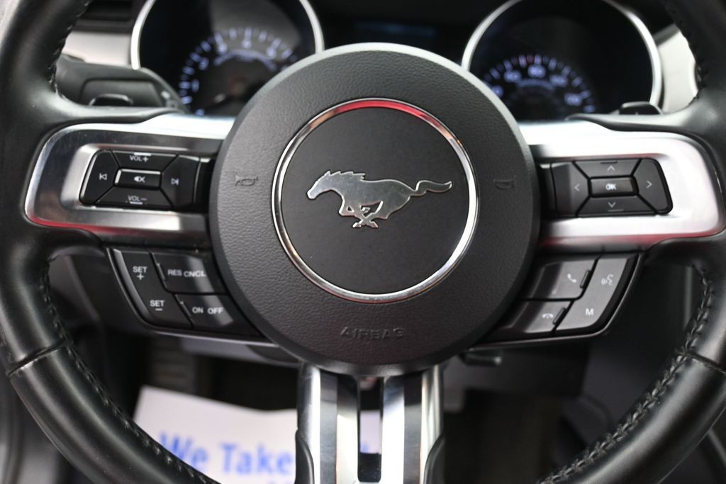 Ford Mustang Vehicle Full-screen Gallery Image 13