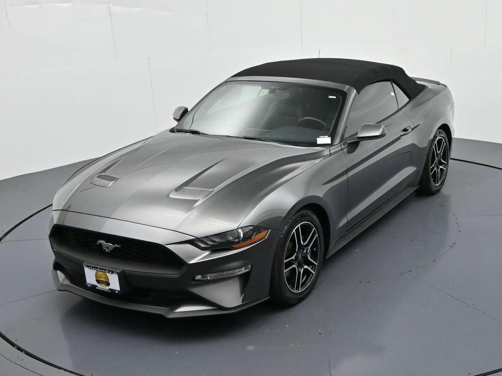 Ford Mustang Vehicle Full-screen Gallery Image 17