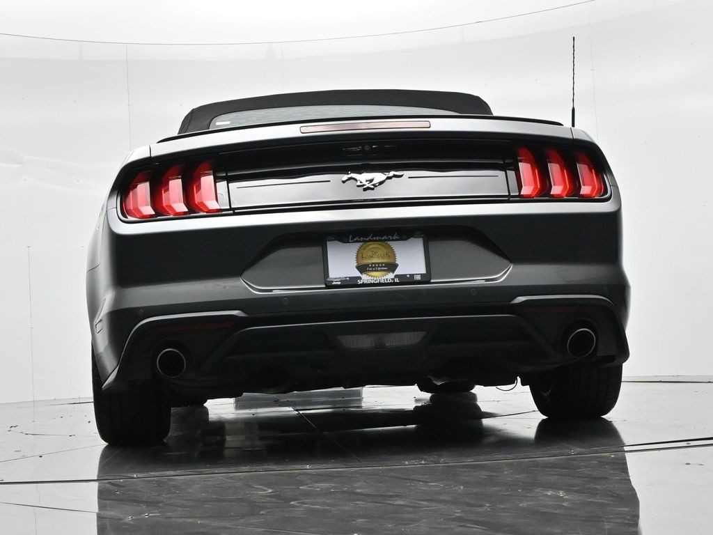 Ford Mustang Vehicle Full-screen Gallery Image 20