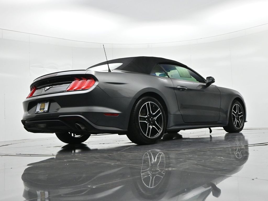 Ford Mustang Vehicle Full-screen Gallery Image 21