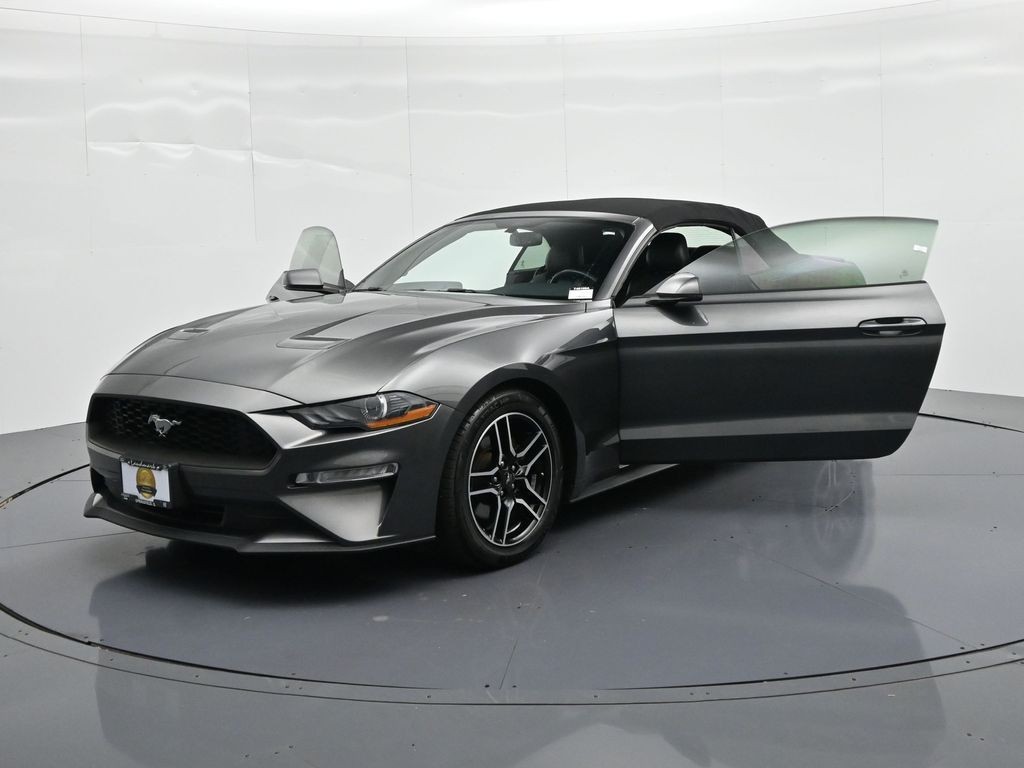 Ford Mustang Vehicle Full-screen Gallery Image 25