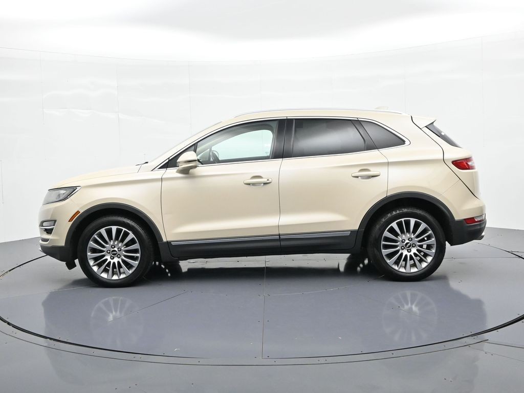 Lincoln MKC Vehicle Full-screen Gallery Image 9
