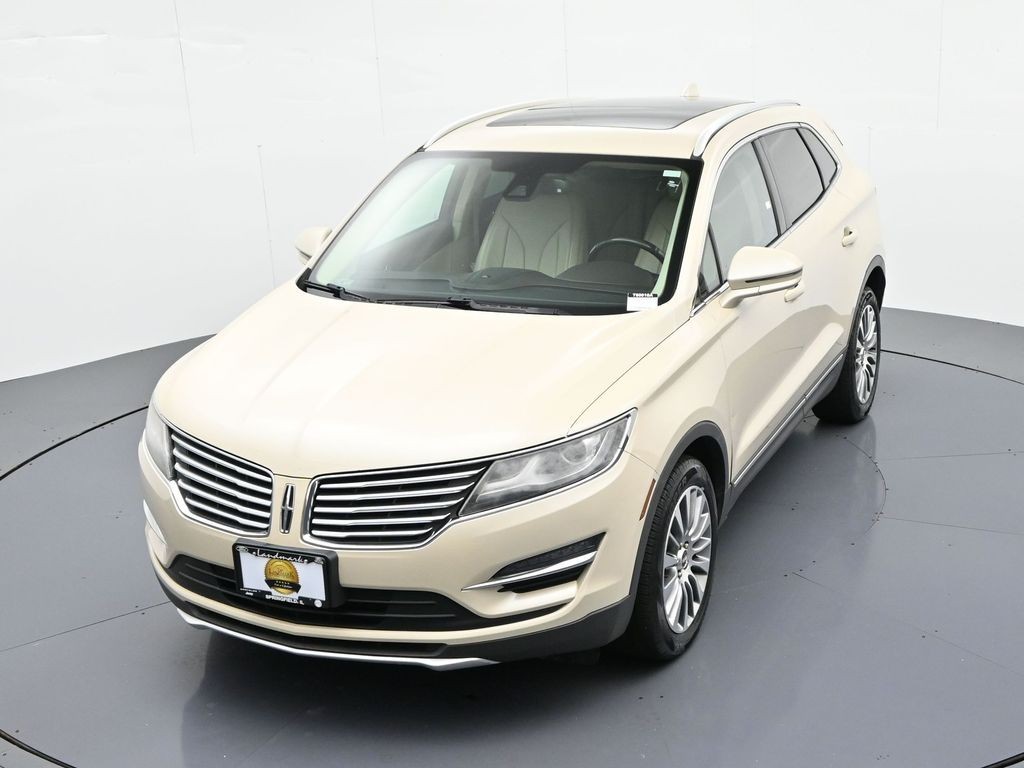 Lincoln MKC Vehicle Full-screen Gallery Image 18