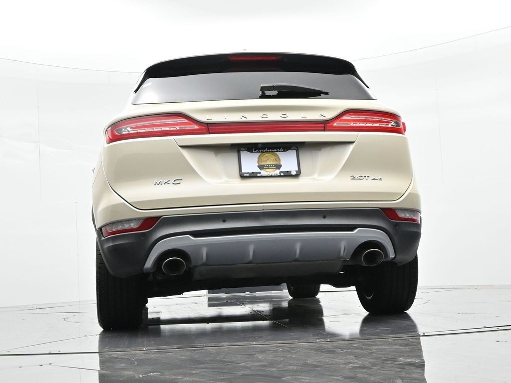 Lincoln MKC Vehicle Full-screen Gallery Image 21