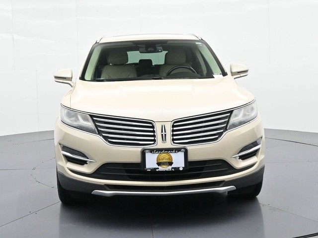 Lincoln MKC Vehicle Full-screen Gallery Image 3