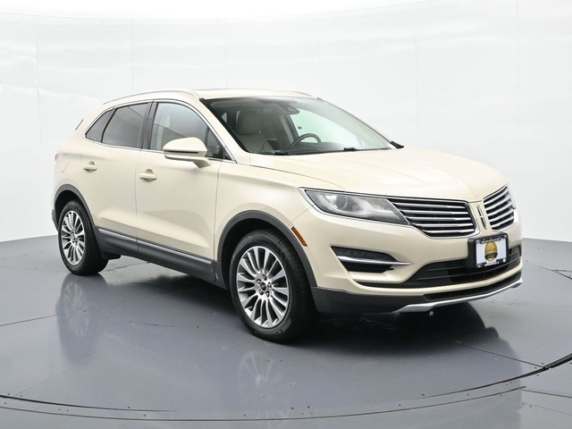 Lincoln MKC Vehicle Full-screen Gallery Image 4