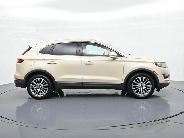 Lincoln MKC Vehicle Full-screen Gallery Image 5