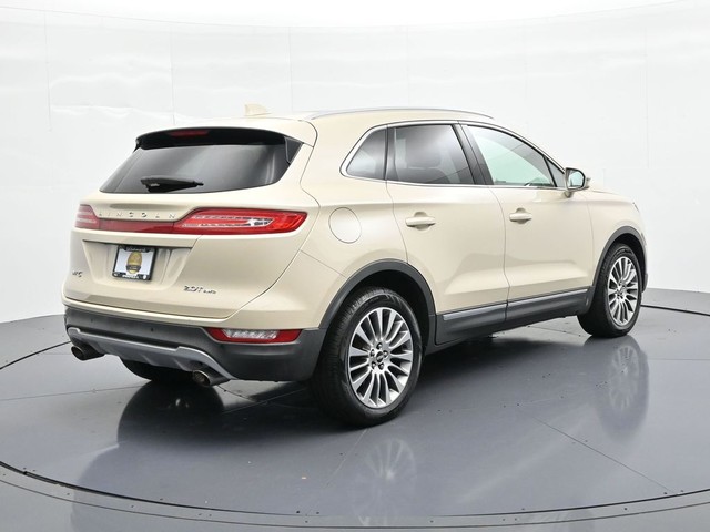 Lincoln MKC Vehicle Full-screen Gallery Image 6