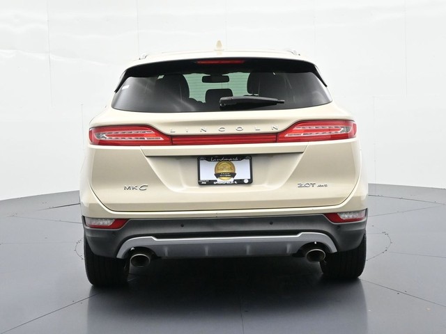 Lincoln MKC Vehicle Full-screen Gallery Image 7