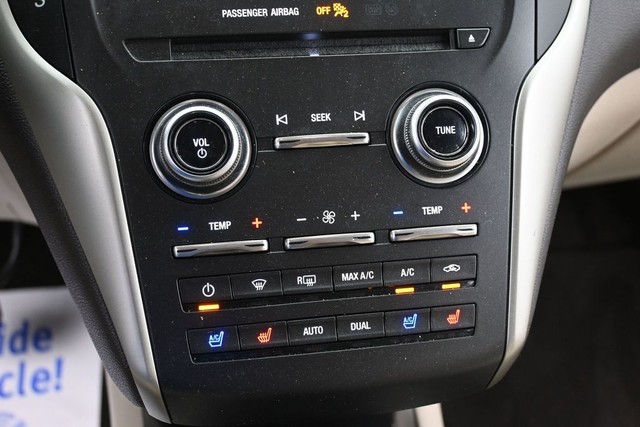 Lincoln MKC Vehicle Full-screen Gallery Image 11