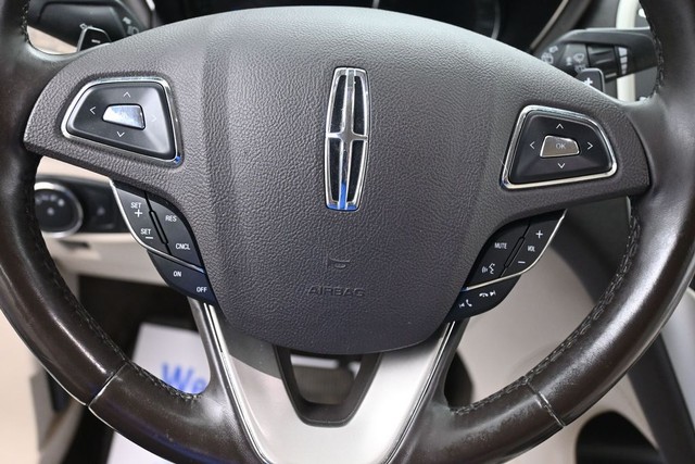 Lincoln MKC Vehicle Full-screen Gallery Image 13
