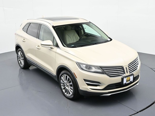 Lincoln MKC Vehicle Full-screen Gallery Image 16