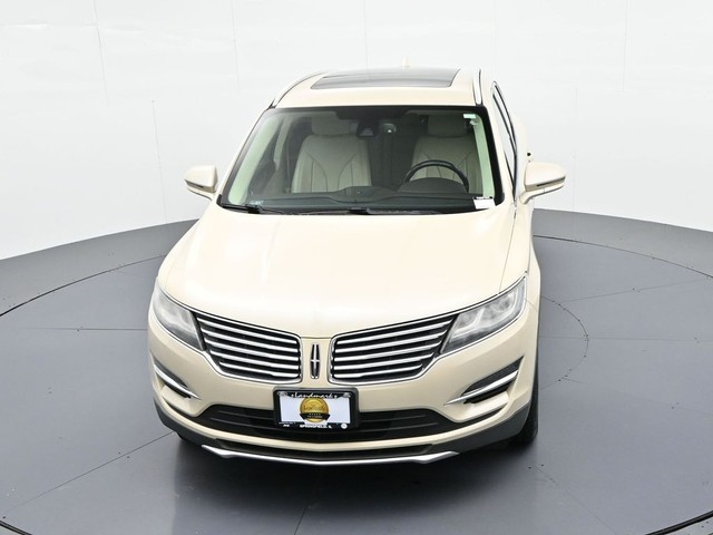 Lincoln MKC Vehicle Full-screen Gallery Image 17