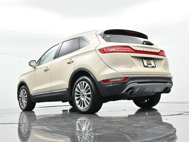 Lincoln MKC Vehicle Full-screen Gallery Image 20