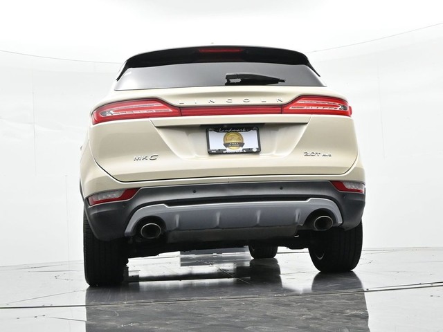 Lincoln MKC Vehicle Full-screen Gallery Image 21