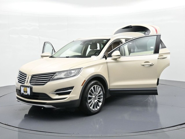 Lincoln MKC Vehicle Full-screen Gallery Image 26