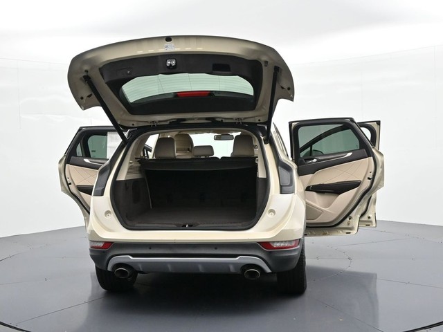 Lincoln MKC Vehicle Full-screen Gallery Image 27