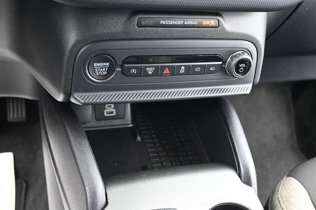 Ford Bronco Sport Vehicle Full-screen Gallery Image 11
