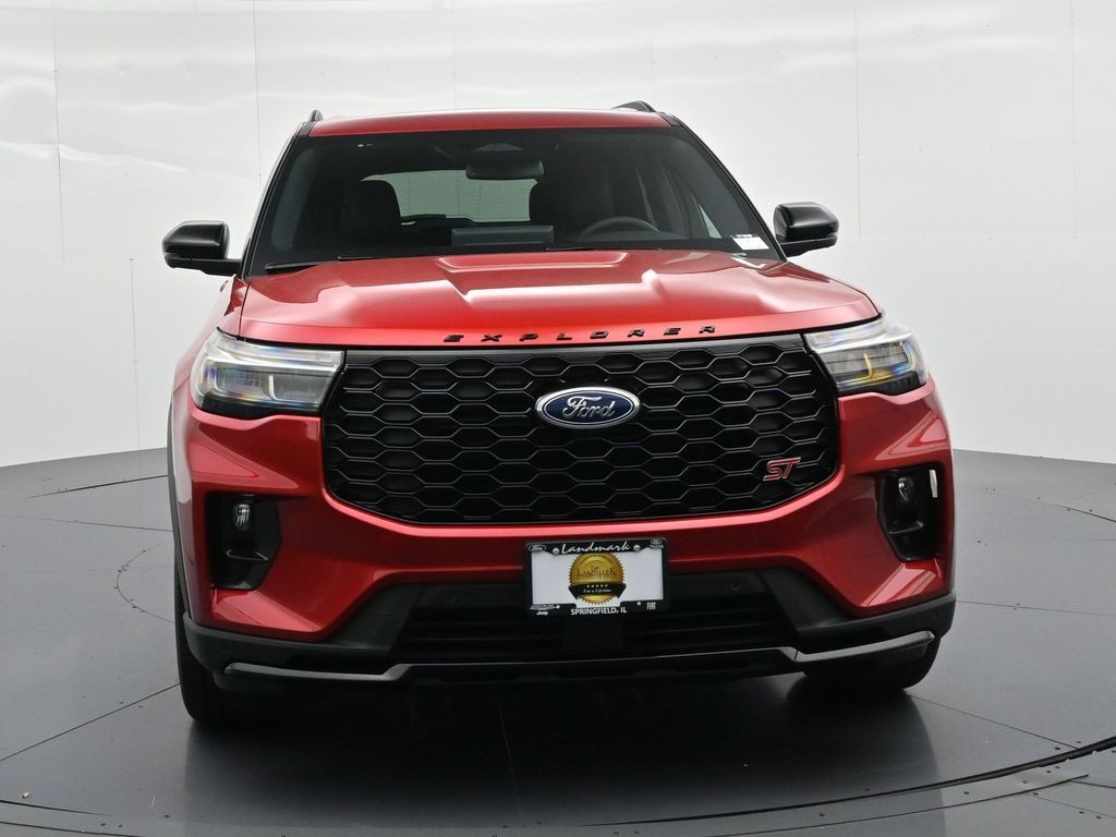 Ford Explorer Vehicle Full-screen Gallery Image 3