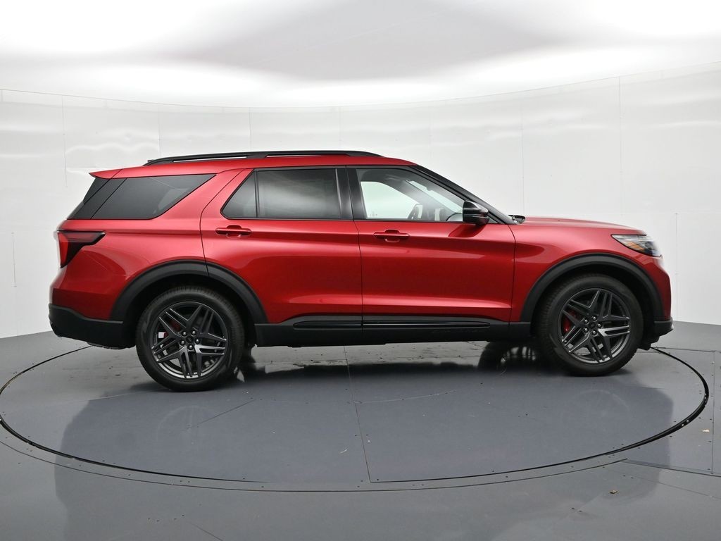 Ford Explorer Vehicle Full-screen Gallery Image 5