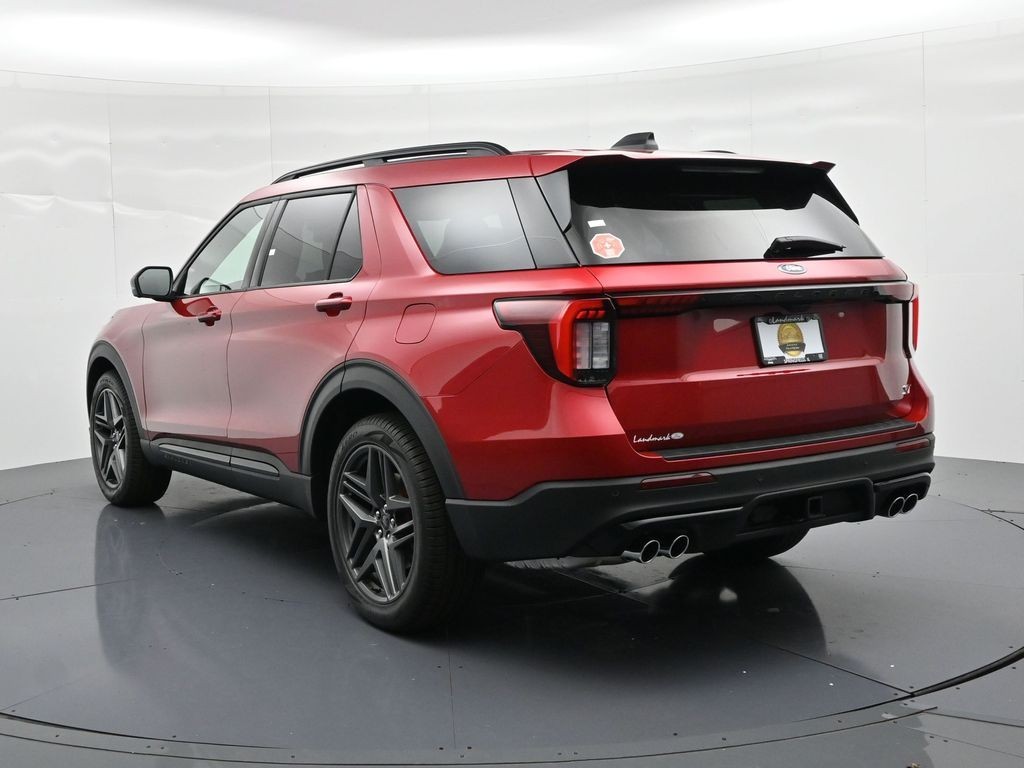 Ford Explorer Vehicle Full-screen Gallery Image 8