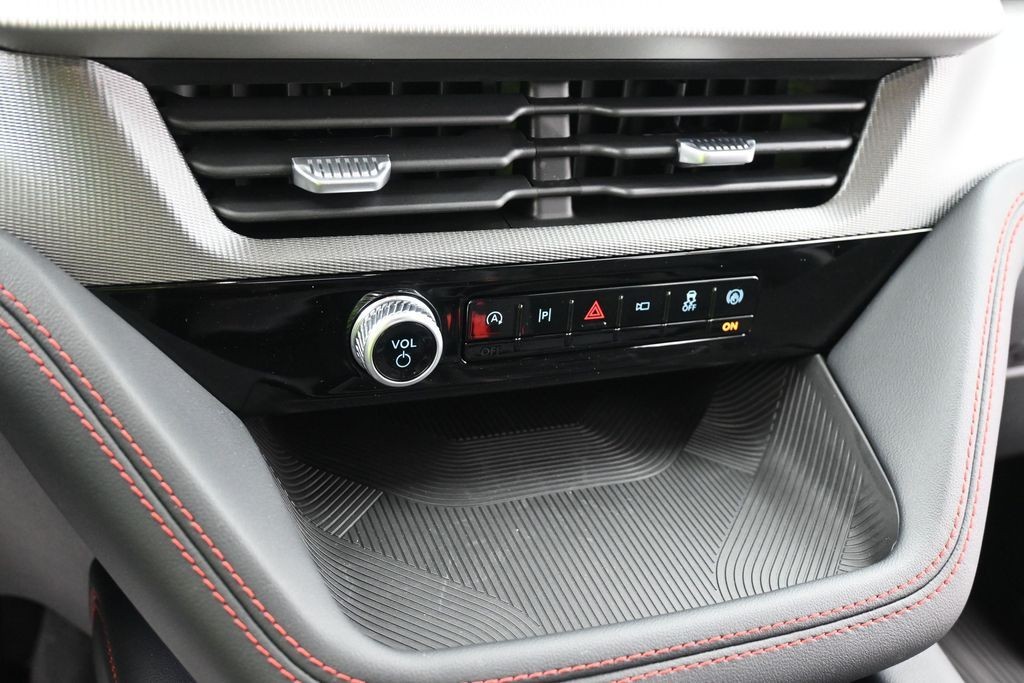 Ford Explorer Vehicle Full-screen Gallery Image 12