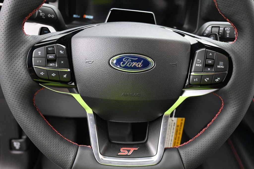 Ford Explorer Vehicle Full-screen Gallery Image 14