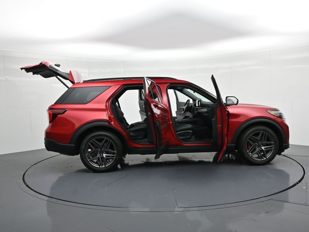 Ford Explorer Vehicle Full-screen Gallery Image 25