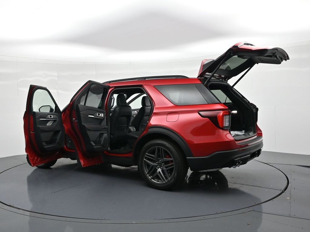 Ford Explorer Vehicle Full-screen Gallery Image 26