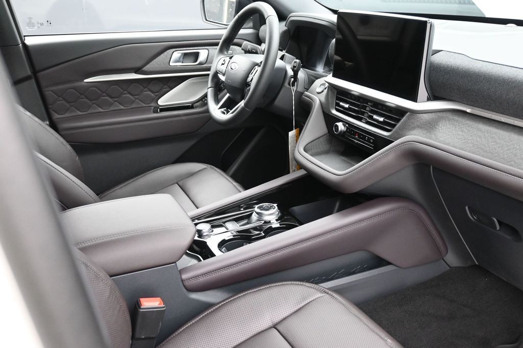 Ford Explorer Vehicle Full-screen Gallery Image 10