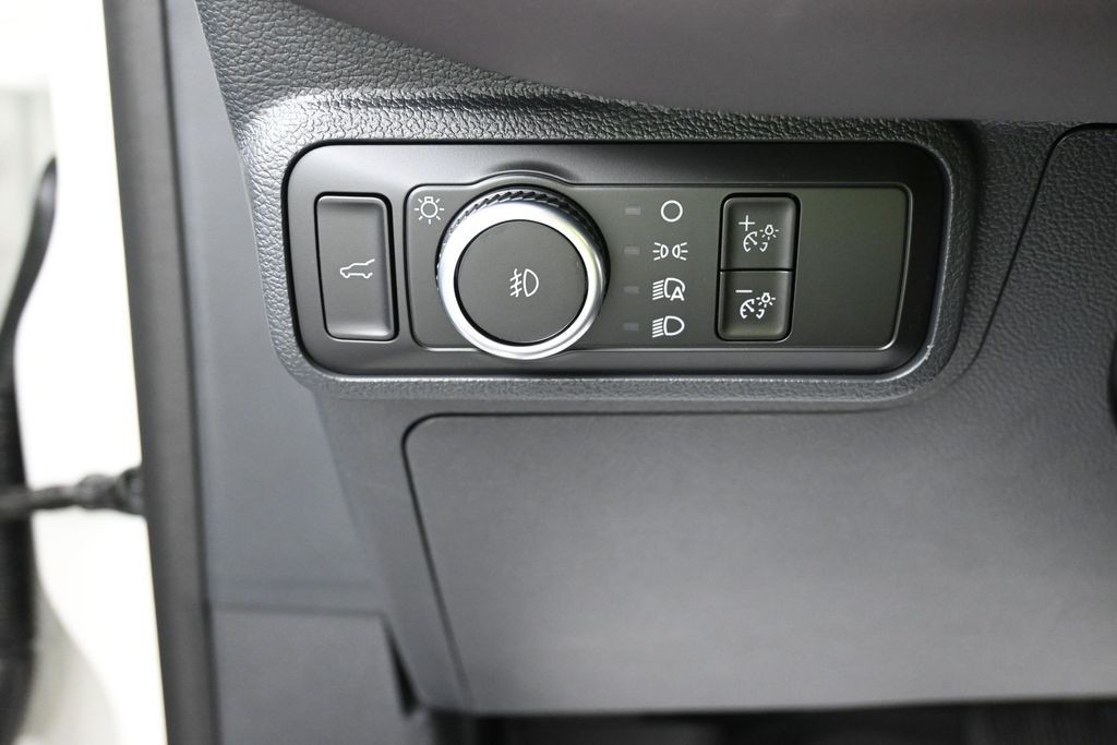 Ford Explorer Vehicle Full-screen Gallery Image 15