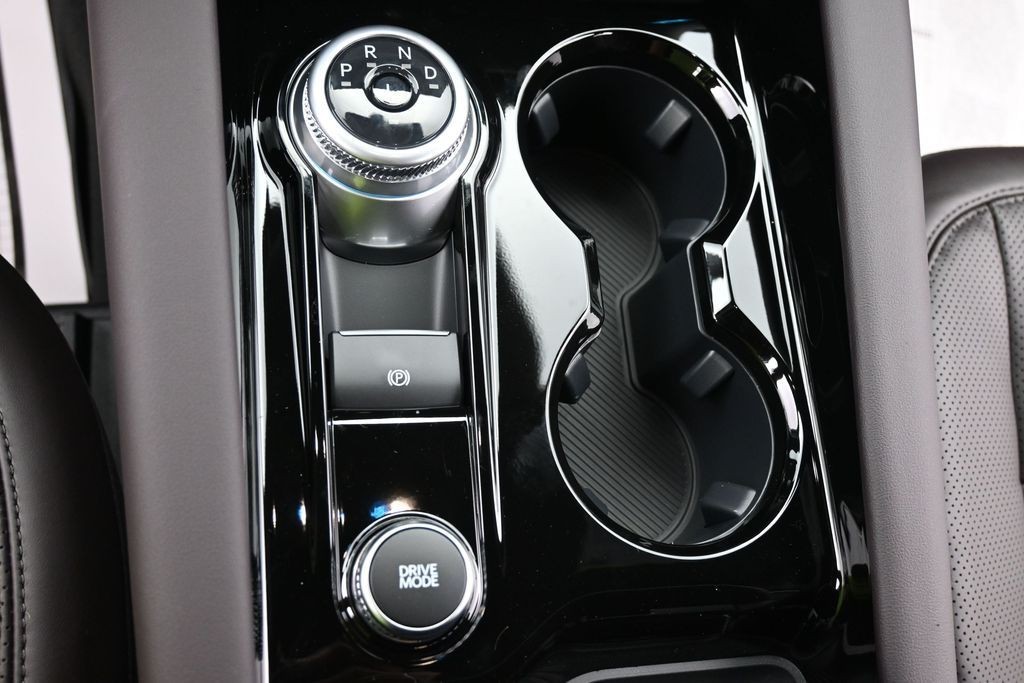 Ford Explorer Vehicle Full-screen Gallery Image 16