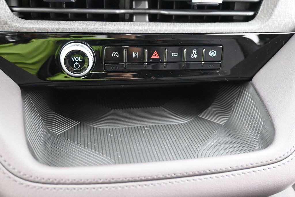 Ford Explorer Vehicle Full-screen Gallery Image 19