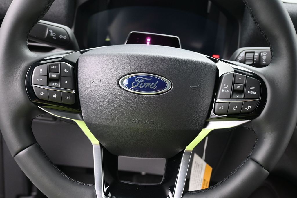 Ford Explorer Vehicle Full-screen Gallery Image 21