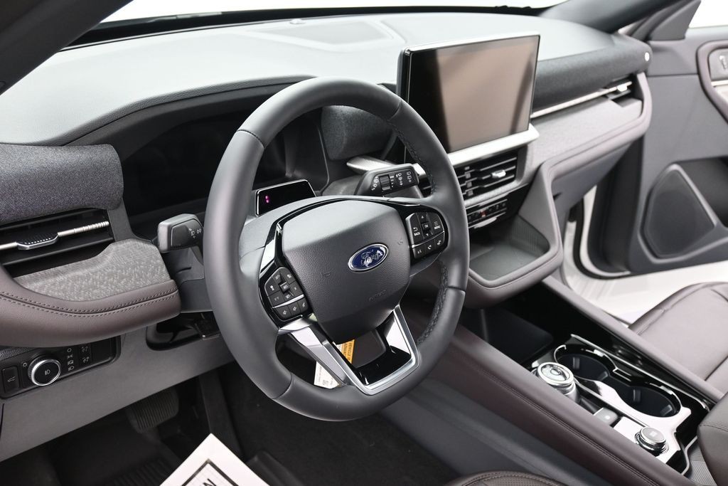 Ford Explorer Vehicle Full-screen Gallery Image 22