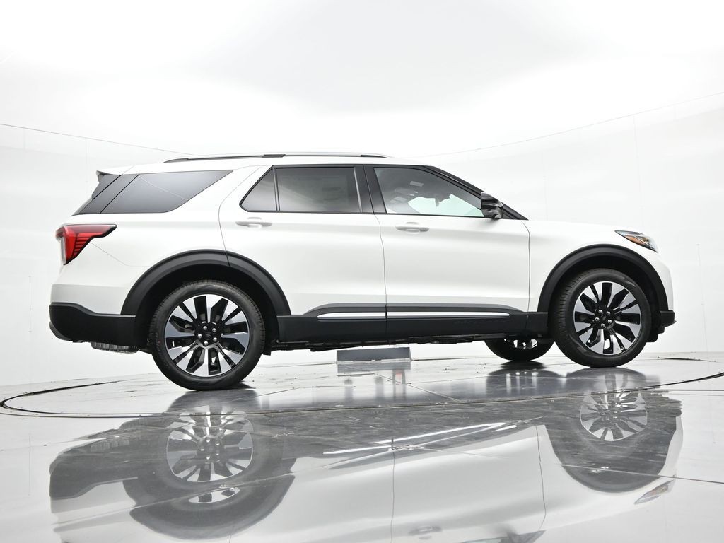 Ford Explorer Vehicle Full-screen Gallery Image 32