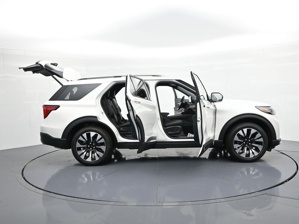 Ford Explorer Vehicle Full-screen Gallery Image 33