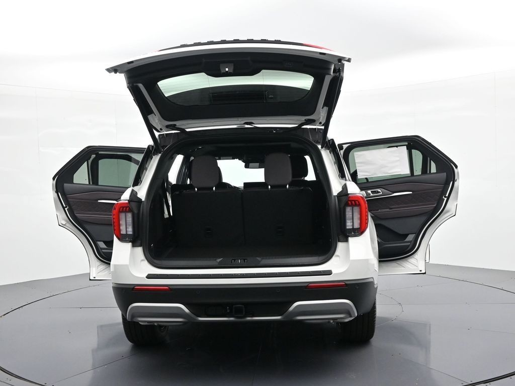 Ford Explorer Vehicle Full-screen Gallery Image 36