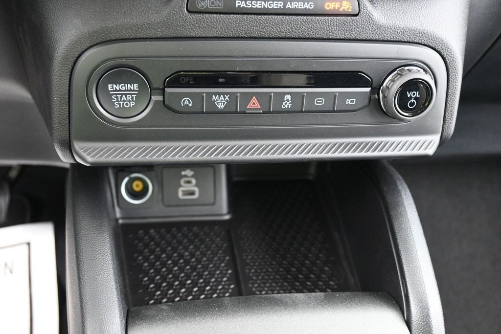Ford Bronco Sport Vehicle Full-screen Gallery Image 11