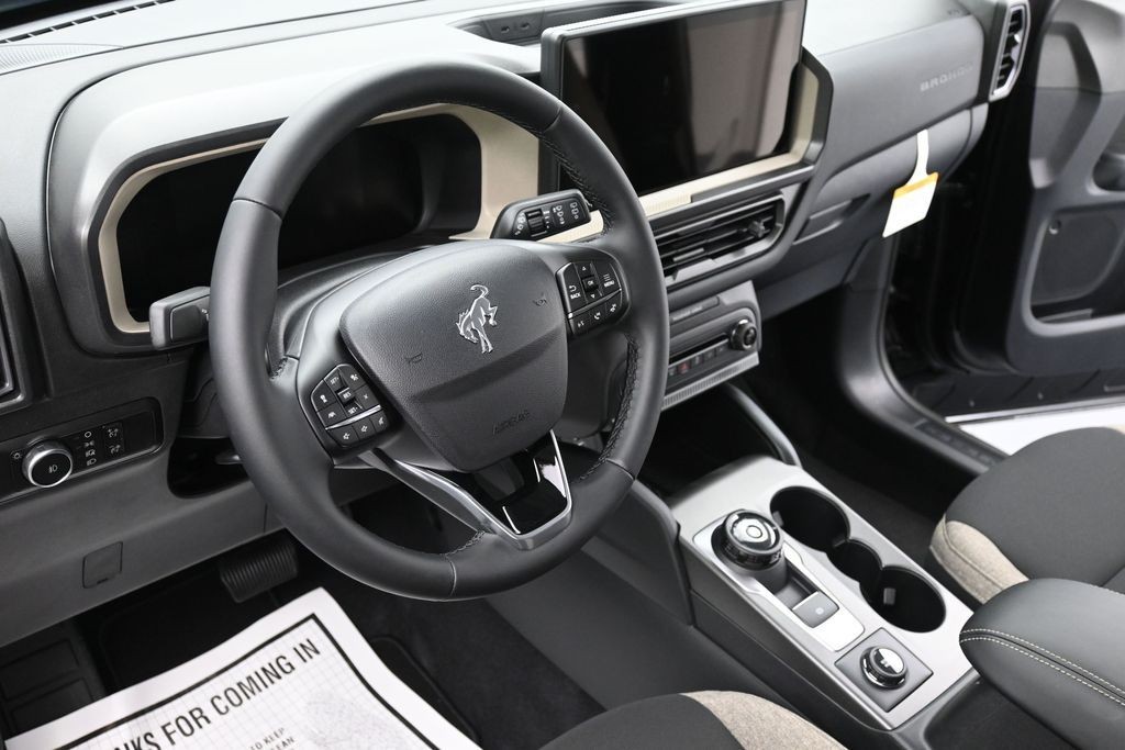 Ford Bronco Sport Vehicle Full-screen Gallery Image 14