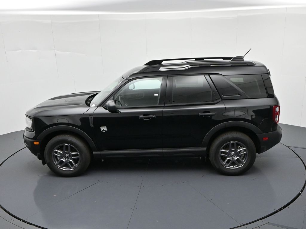 Ford Bronco Sport Vehicle Full-screen Gallery Image 18