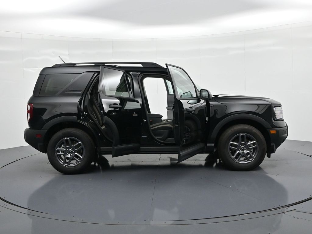 Ford Bronco Sport Vehicle Full-screen Gallery Image 23
