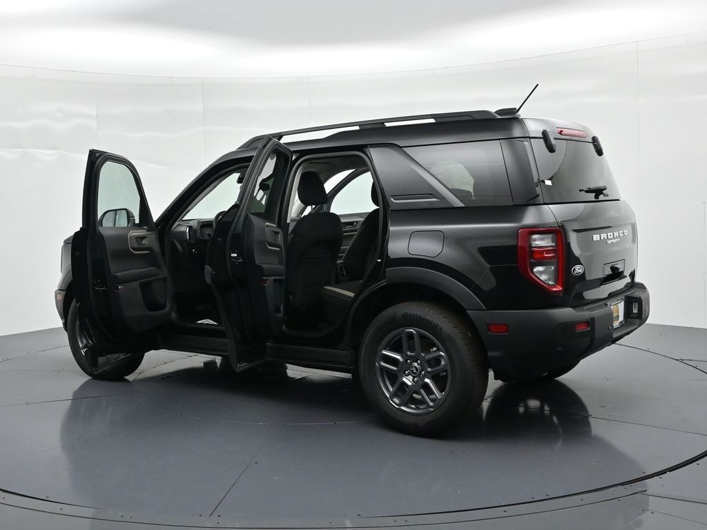 Ford Bronco Sport Vehicle Full-screen Gallery Image 24