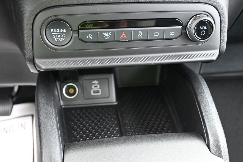 Ford Bronco Sport Vehicle Full-screen Gallery Image 11