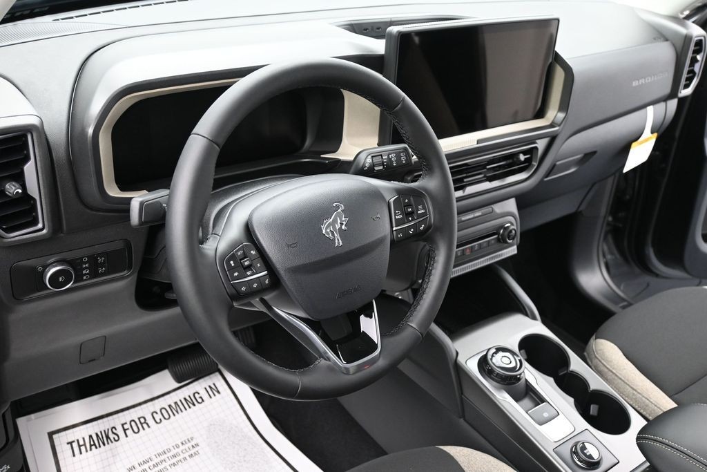 Ford Bronco Sport Vehicle Full-screen Gallery Image 14