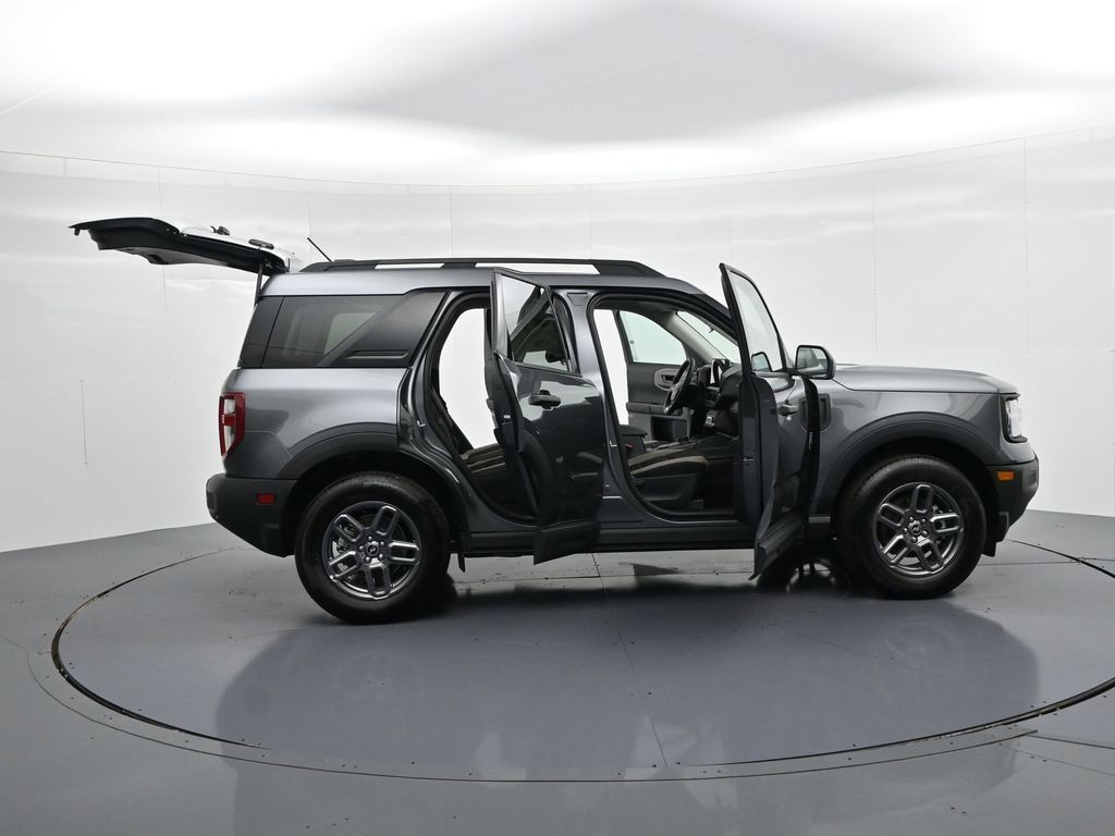 Ford Bronco Sport Vehicle Full-screen Gallery Image 23