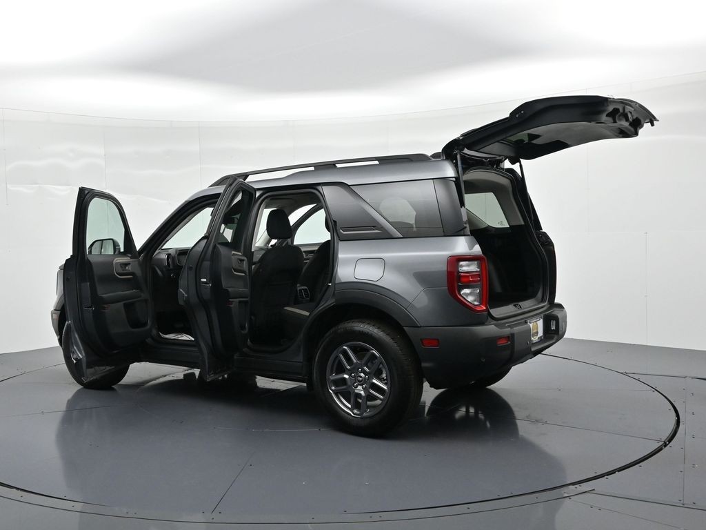 Ford Bronco Sport Vehicle Full-screen Gallery Image 24