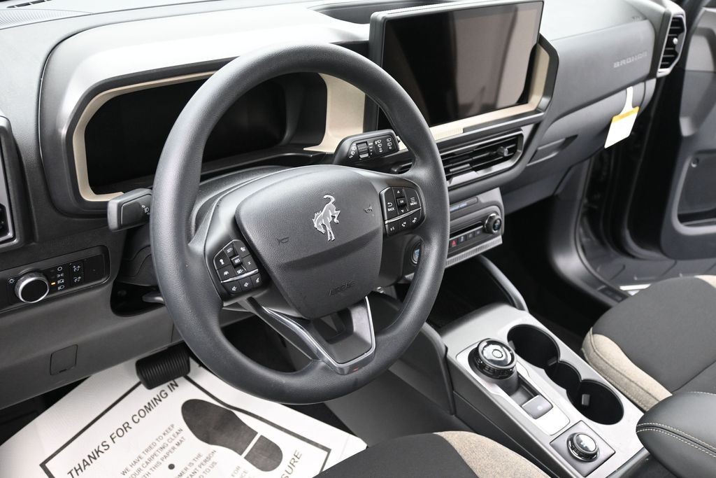 Ford Bronco Sport Vehicle Full-screen Gallery Image 14